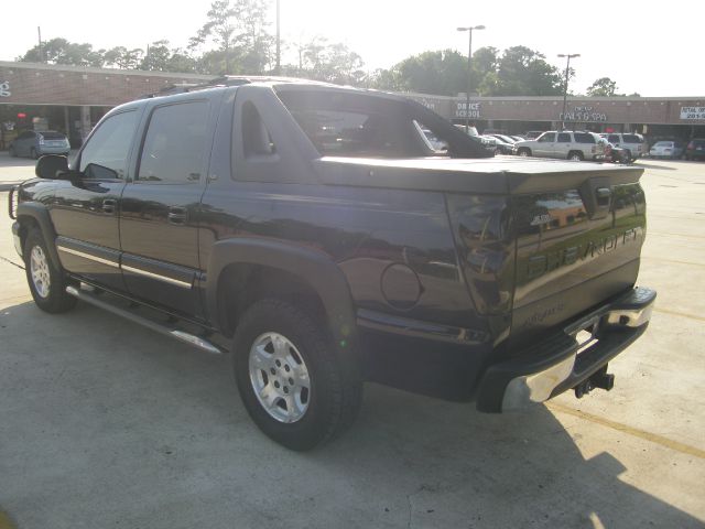 2005 Chevrolet Avalanche C350 4dr Sdn 3.5L Sport RWD Sedan