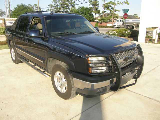 2005 Chevrolet Avalanche C350 4dr Sdn 3.5L Sport RWD Sedan