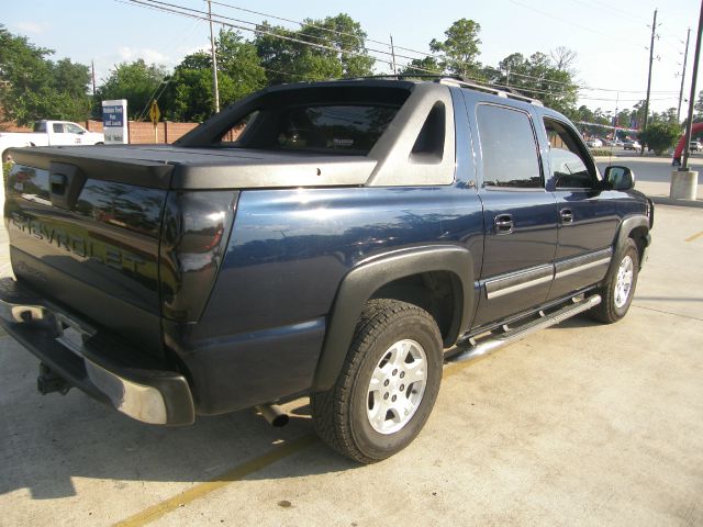 2005 Chevrolet Avalanche C350 4dr Sdn 3.5L Sport RWD Sedan