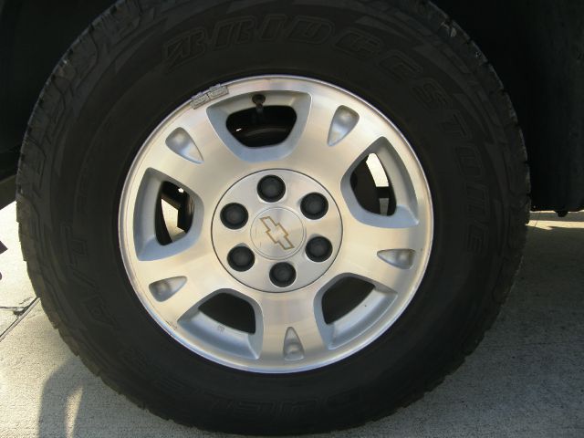 2005 Chevrolet Avalanche C350 4dr Sdn 3.5L Sport RWD Sedan