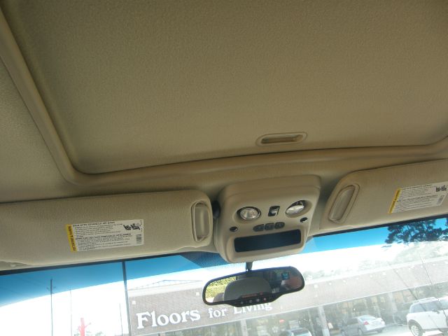 2005 Chevrolet Avalanche C350 4dr Sdn 3.5L Sport RWD Sedan