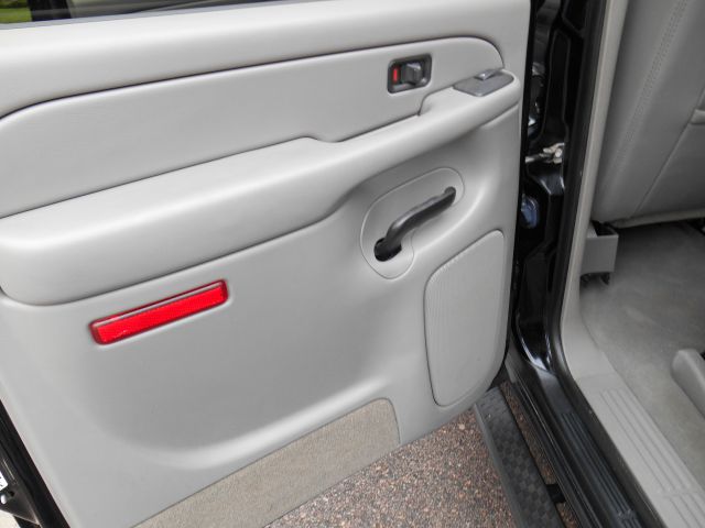 2005 Chevrolet Avalanche C350 4dr Sdn 3.5L Sport RWD Sedan