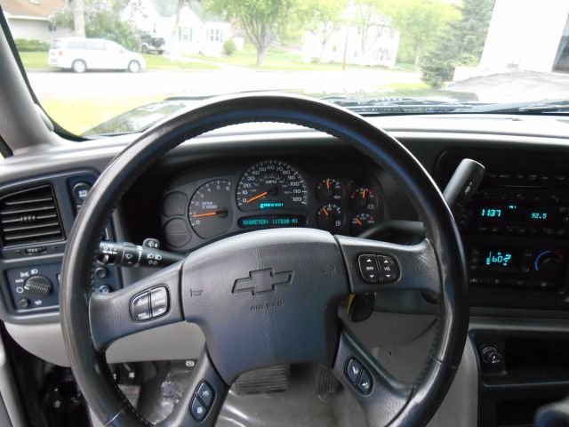 2005 Chevrolet Avalanche C350 4dr Sdn 3.5L Sport RWD Sedan