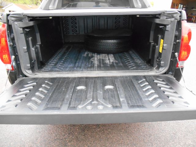 2005 Chevrolet Avalanche C350 4dr Sdn 3.5L Sport RWD Sedan