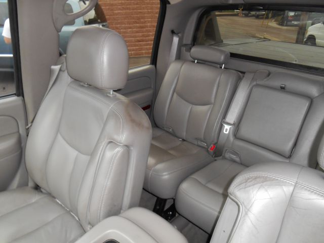 2005 Chevrolet Avalanche C350 4dr Sdn 3.5L Sport RWD Sedan