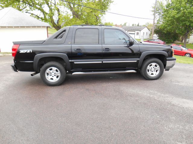 2005 Chevrolet Avalanche C350 4dr Sdn 3.5L Sport RWD Sedan
