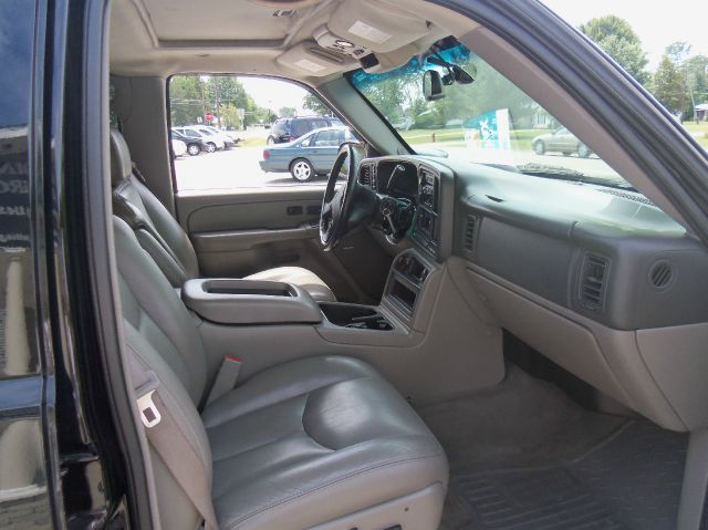 2005 Chevrolet Avalanche C350 4dr Sdn 3.5L Sport RWD Sedan