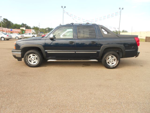 2006 Chevrolet Avalanche C350 4dr Sdn 3.5L Sport RWD Sedan