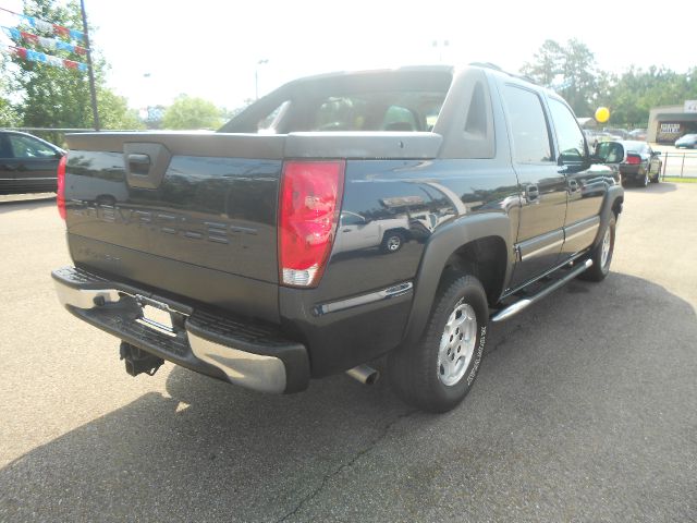 2006 Chevrolet Avalanche C350 4dr Sdn 3.5L Sport RWD Sedan