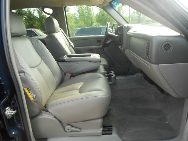 2006 Chevrolet Avalanche C350 4dr Sdn 3.5L Sport RWD Sedan