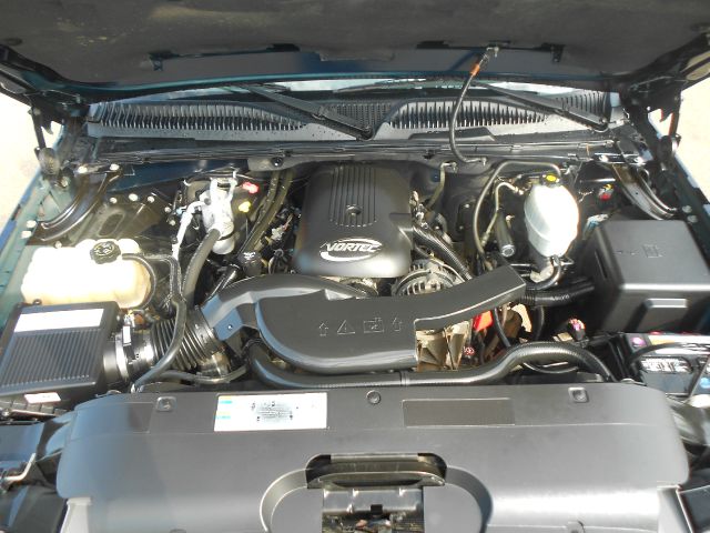 2006 Chevrolet Avalanche C350 4dr Sdn 3.5L Sport RWD Sedan