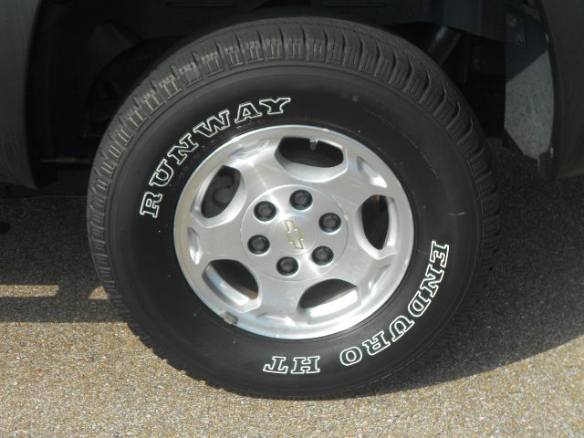 2006 Chevrolet Avalanche C350 4dr Sdn 3.5L Sport RWD Sedan