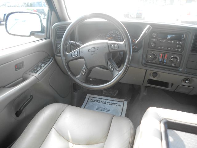 2006 Chevrolet Avalanche C350 4dr Sdn 3.5L Sport RWD Sedan