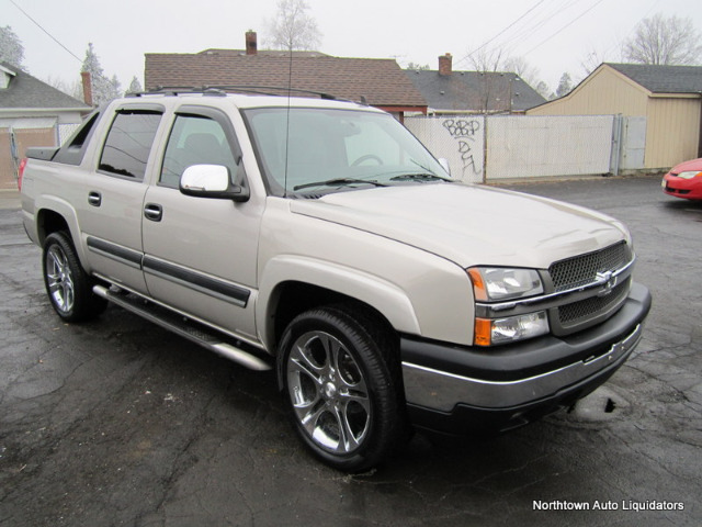 2006 Chevrolet Avalanche C350 4dr Sdn 3.5L Sport RWD Sedan