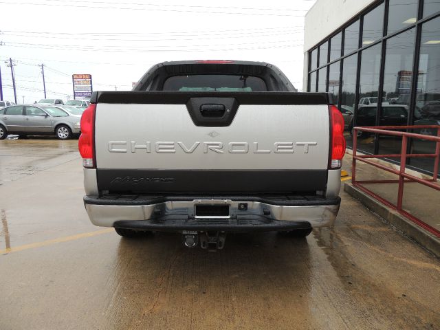 2006 Chevrolet Avalanche C350 4dr Sdn 3.5L Sport RWD Sedan