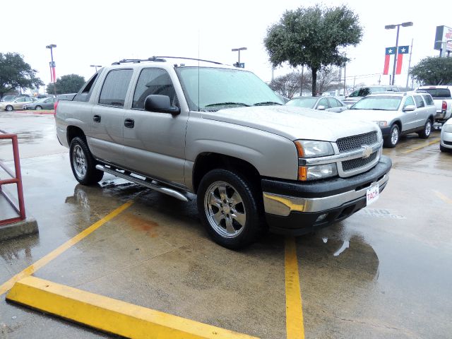 2006 Chevrolet Avalanche C350 4dr Sdn 3.5L Sport RWD Sedan