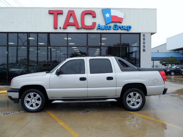 2006 Chevrolet Avalanche C350 4dr Sdn 3.5L Sport RWD Sedan