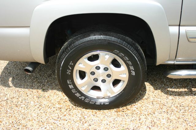 2006 Chevrolet Avalanche C350 4dr Sdn 3.5L Sport RWD Sedan