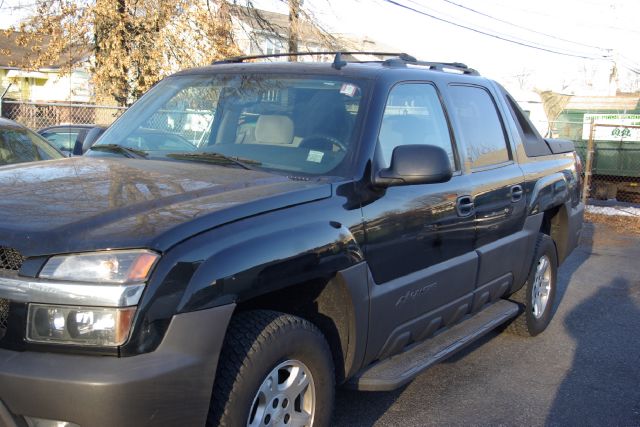 2006 Chevrolet Avalanche C350 4dr Sdn 3.5L Sport RWD Sedan