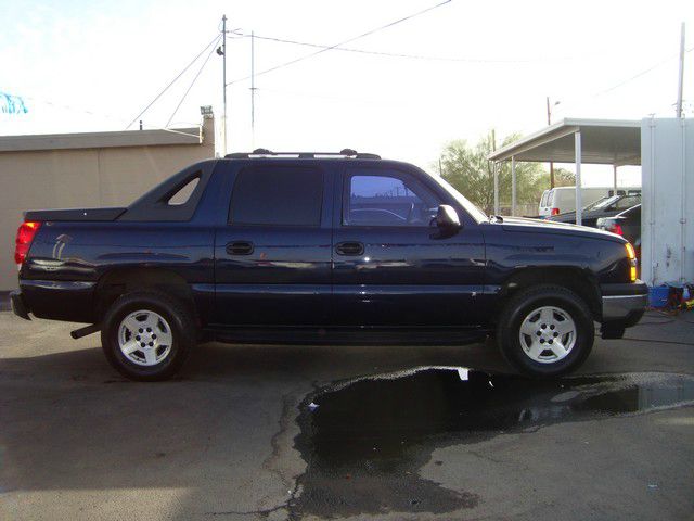 2006 Chevrolet Avalanche C350 4dr Sdn 3.5L Sport RWD Sedan