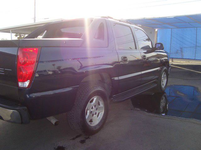 2006 Chevrolet Avalanche C350 4dr Sdn 3.5L Sport RWD Sedan
