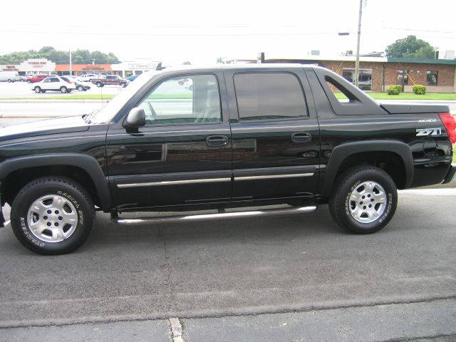 2006 Chevrolet Avalanche C350 4dr Sdn 3.5L Sport RWD Sedan