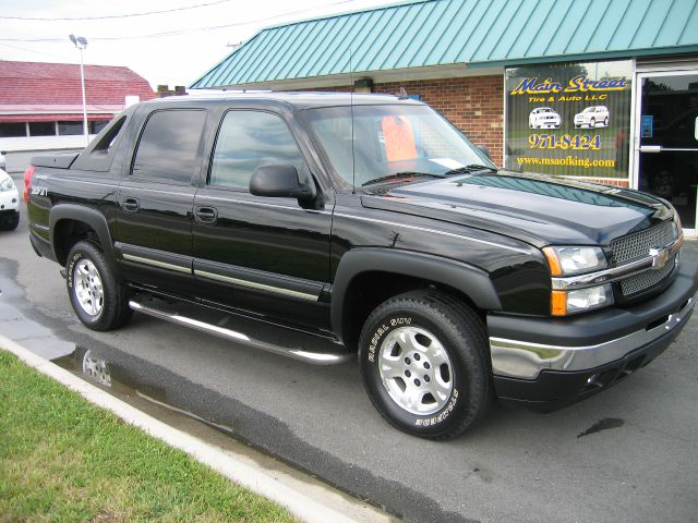 2006 Chevrolet Avalanche C350 4dr Sdn 3.5L Sport RWD Sedan
