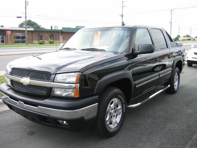 2006 Chevrolet Avalanche C350 4dr Sdn 3.5L Sport RWD Sedan