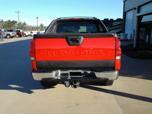 2006 Chevrolet Avalanche C350 4dr Sdn 3.5L Sport RWD Sedan