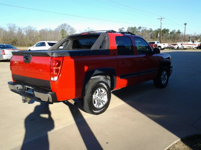 2006 Chevrolet Avalanche C350 4dr Sdn 3.5L Sport RWD Sedan