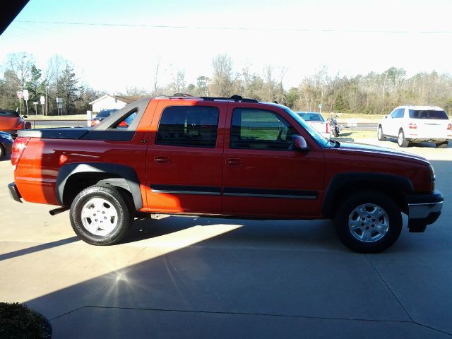 2006 Chevrolet Avalanche C350 4dr Sdn 3.5L Sport RWD Sedan