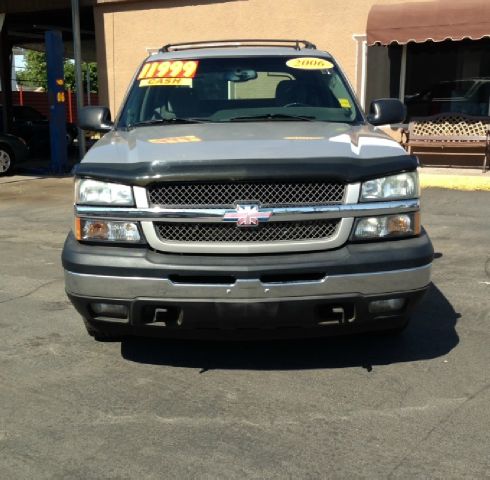 2006 Chevrolet Avalanche C350 4dr Sdn 3.5L Sport RWD Sedan