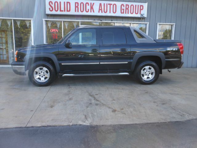 2006 Chevrolet Avalanche C350 4dr Sdn 3.5L Sport RWD Sedan