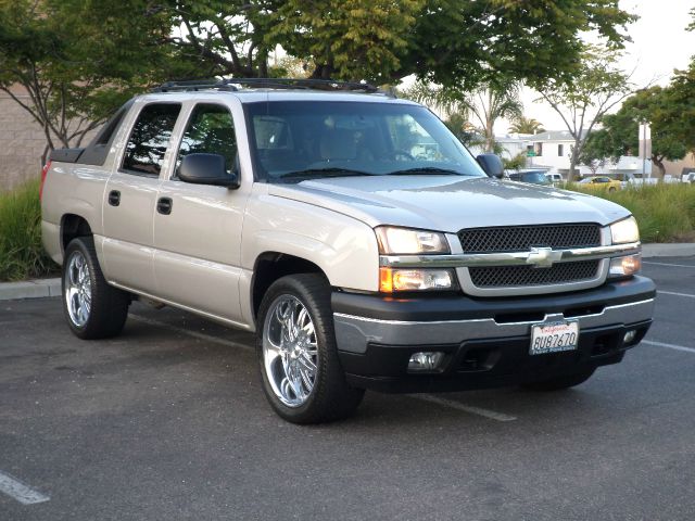 2006 Chevrolet Avalanche C350 4dr Sdn 3.5L Sport RWD Sedan