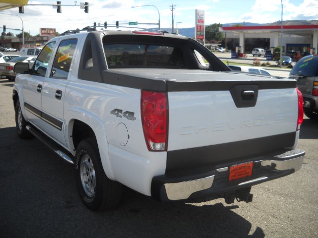 2006 Chevrolet Avalanche C350 4dr Sdn 3.5L Sport RWD Sedan