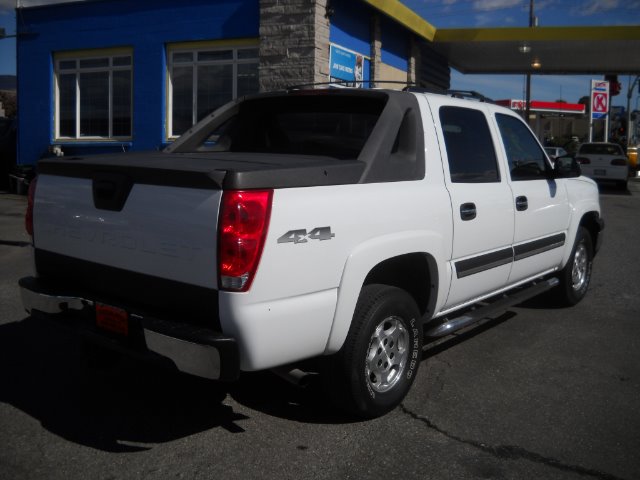 2006 Chevrolet Avalanche C350 4dr Sdn 3.5L Sport RWD Sedan