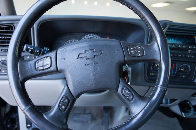 2006 Chevrolet Avalanche C350 4dr Sdn 3.5L Sport RWD Sedan