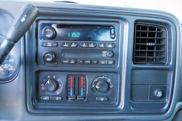 2006 Chevrolet Avalanche C350 4dr Sdn 3.5L Sport RWD Sedan