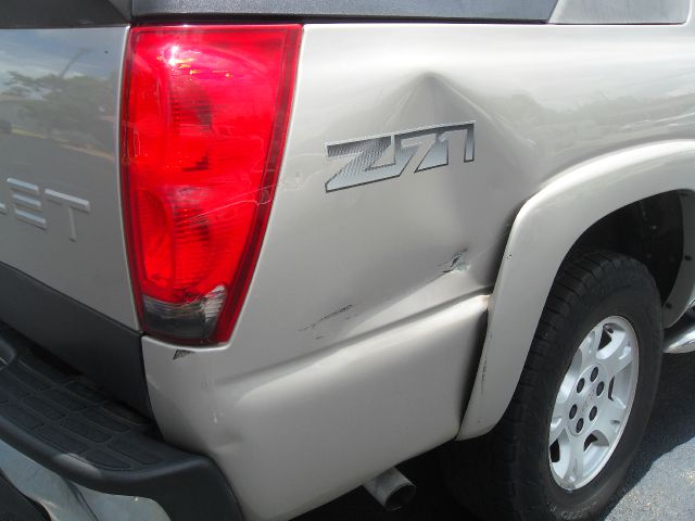 2006 Chevrolet Avalanche C350 4dr Sdn 3.5L Sport RWD Sedan