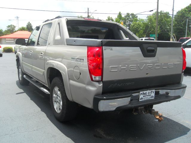 2006 Chevrolet Avalanche C350 4dr Sdn 3.5L Sport RWD Sedan