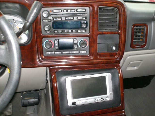 2006 Chevrolet Avalanche C350 4dr Sdn 3.5L Sport RWD Sedan