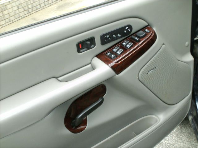 2006 Chevrolet Avalanche C350 4dr Sdn 3.5L Sport RWD Sedan