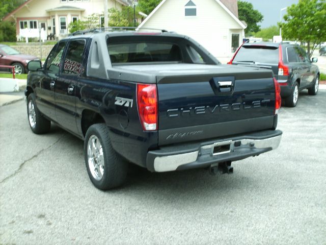 2006 Chevrolet Avalanche C350 4dr Sdn 3.5L Sport RWD Sedan