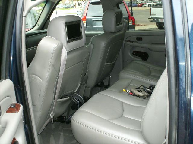 2006 Chevrolet Avalanche C350 4dr Sdn 3.5L Sport RWD Sedan