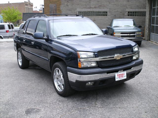 2006 Chevrolet Avalanche C350 4dr Sdn 3.5L Sport RWD Sedan