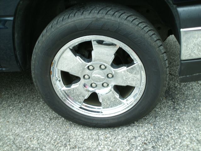 2006 Chevrolet Avalanche C350 4dr Sdn 3.5L Sport RWD Sedan