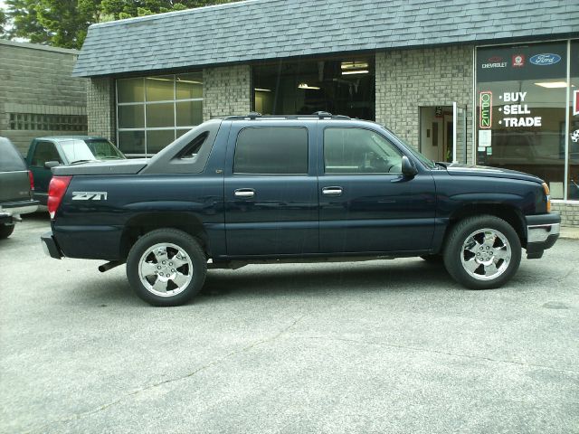 2006 Chevrolet Avalanche C350 4dr Sdn 3.5L Sport RWD Sedan