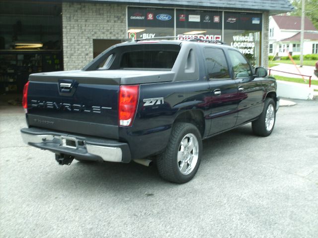 2006 Chevrolet Avalanche C350 4dr Sdn 3.5L Sport RWD Sedan