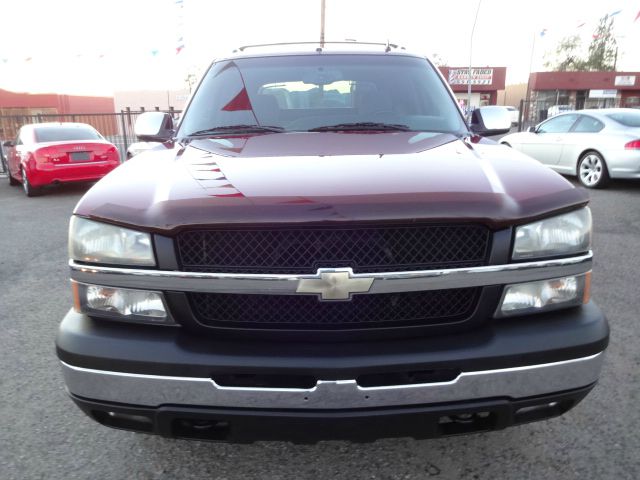 2006 Chevrolet Avalanche C350 4dr Sdn 3.5L Sport RWD Sedan