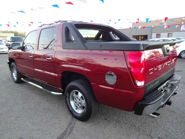 2006 Chevrolet Avalanche C350 4dr Sdn 3.5L Sport RWD Sedan